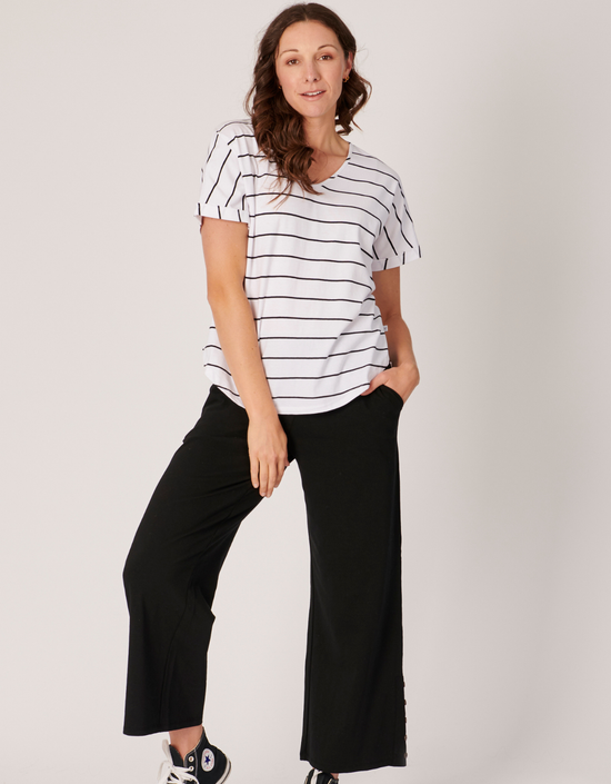 V-Neck Curve Hem Tee-White/Black Stripe