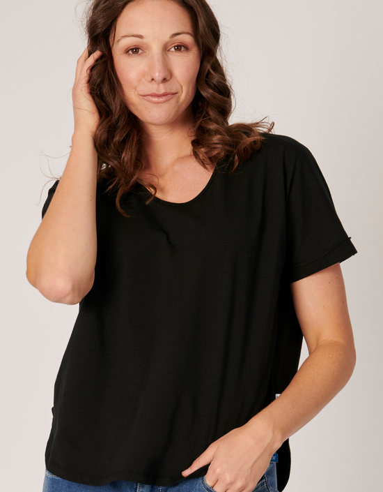 V-Neck Curve Hem Tee-Black