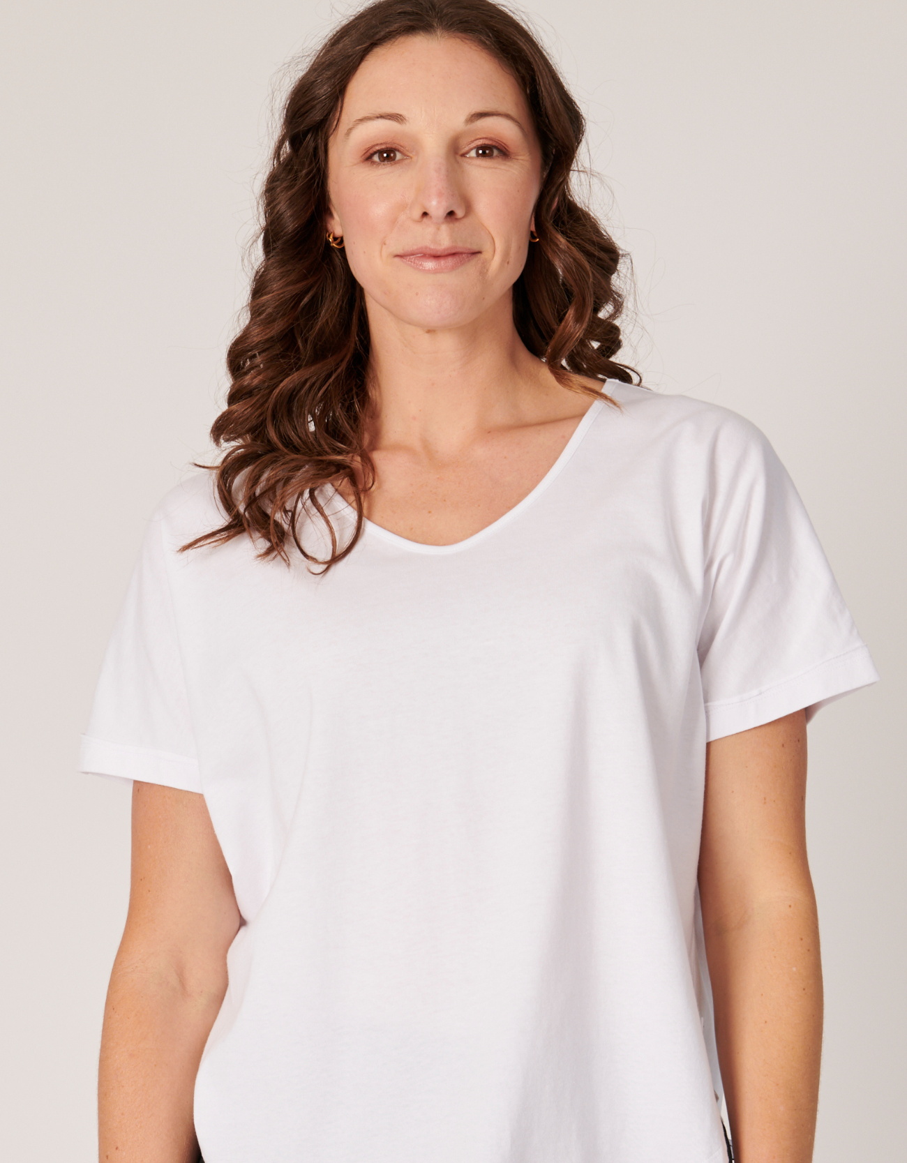 V-Neck Curve Hem Tee-White